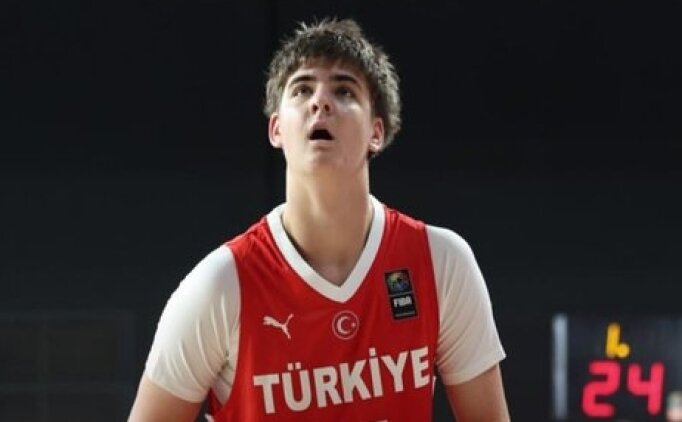 Yi�it Mehmet Okur, kariyerini Barcelona altyap�s�nda s�rd�recek