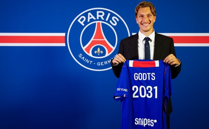 PSG, Mika Godts'u kadrosuna katt�
