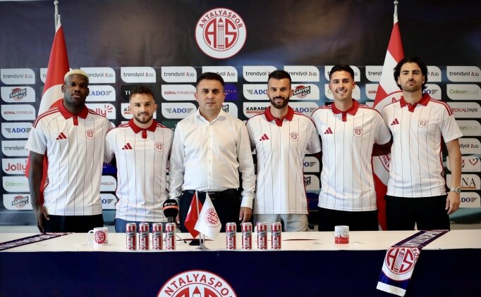 Antalyaspor'da 5 oyuncu birden imzalad�