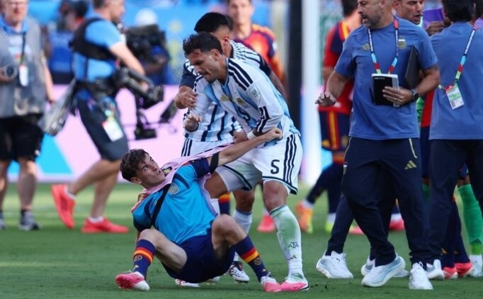 FIFA'dan Arjantin'e ceza ya�muru!