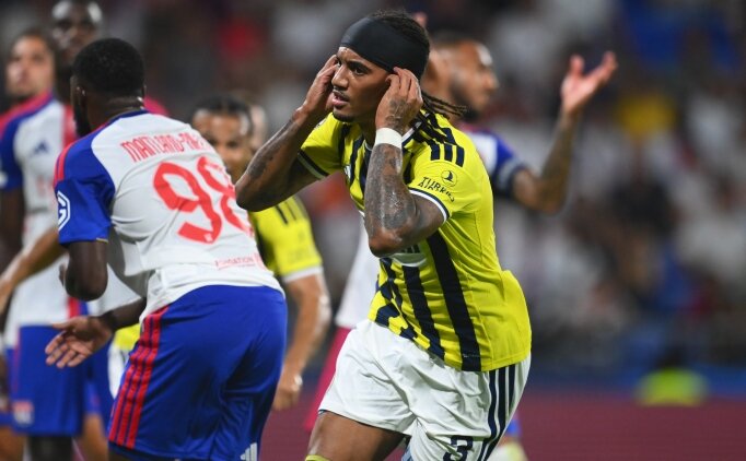 Archie Brown rakiplerini sollad�!