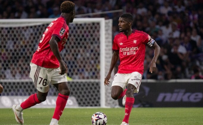 Lyon rotasyona gitti Toulouse'yi ikinci yar�da ma�lup etti!