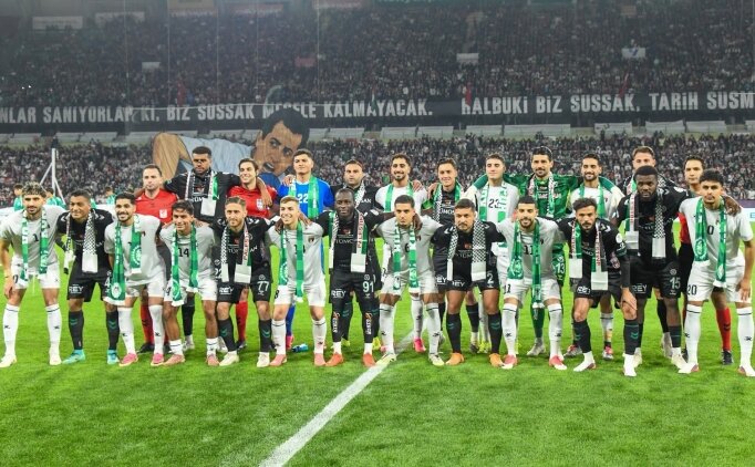 Konya'da Filistin'e dev destek: Trib�nler bayraklarla donat�ld�