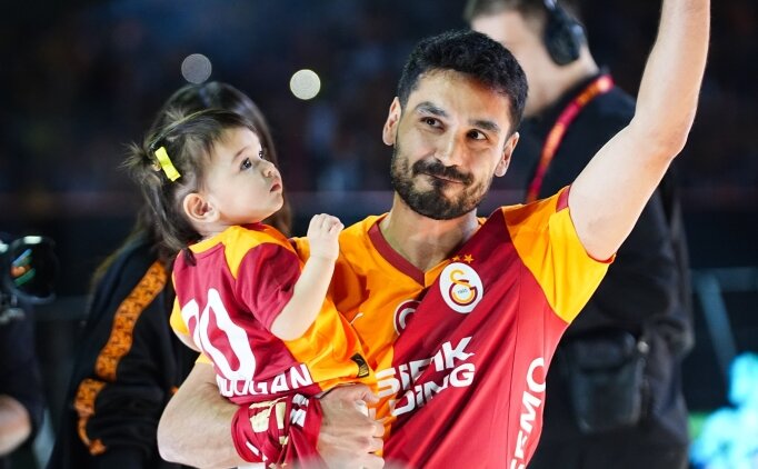 Galatasaray'da devre aras� ilk ayr�l�k netle�ti