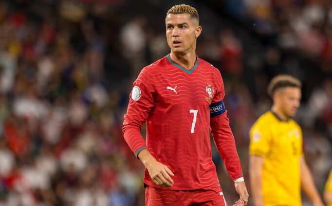 Cristiano Ronaldo milli tak�m� b�rakmad���n� a��klad�!