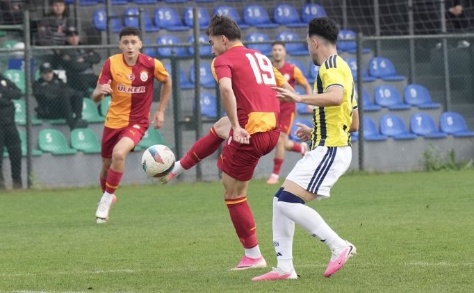 Galatasaray U19'dan Fenerbah�e U19'a kar�� geri d�n��