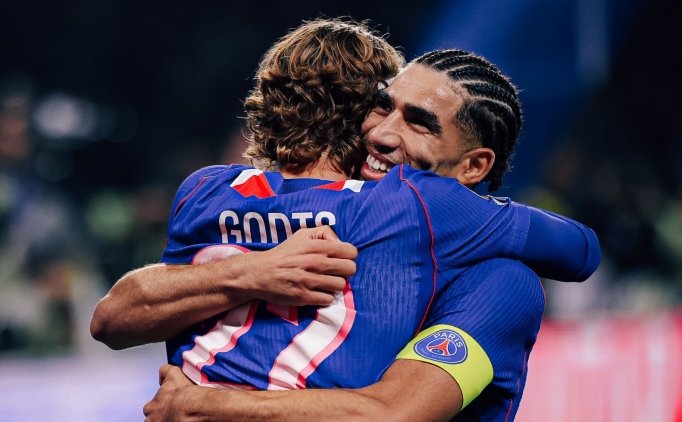 Fransa'da ertelenen ma�ta PSG, Lyon'u devirdi!