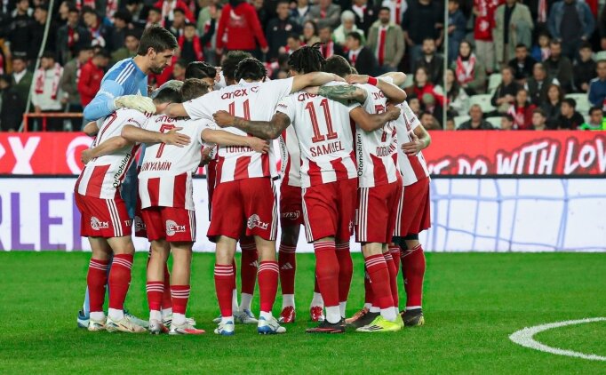 Antalyaspor'dan Galatasaray, Fenerbah�e ve Trabzonspor'a fla� mesaj!