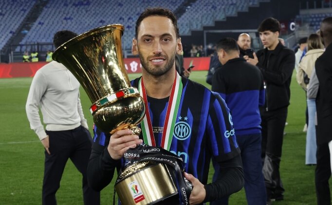 Hakan �alhano�lu'na Fenerbah�e mesaj�: 'Kap� her zaman a��k'