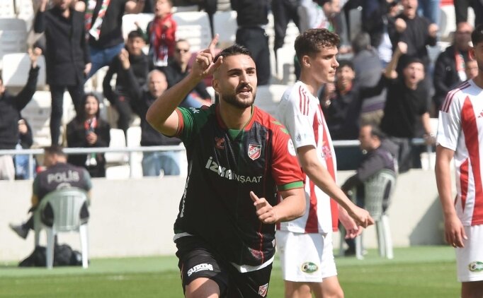Kar��yaka'da �mer Faruk bekleniyor