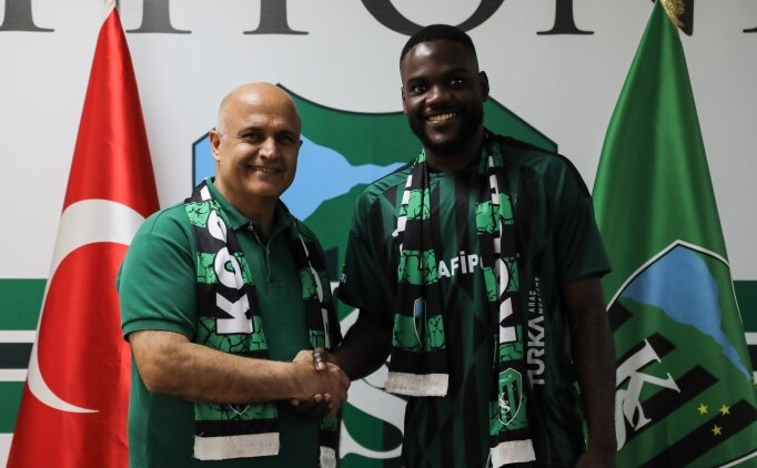 Kocaelispor, Show ile 3 y�ll�k s�zle�me imzalad�