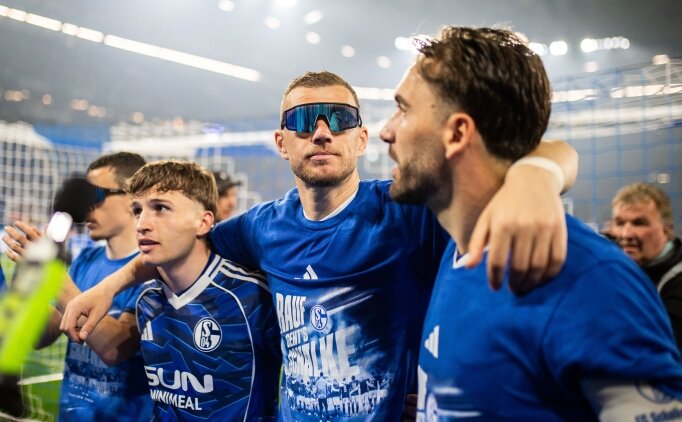Edin Dzeko, imza atmaya gitti