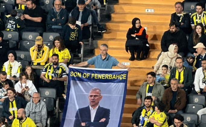 Fenerbah�e trib�n�nde �smail Kartal pankart�