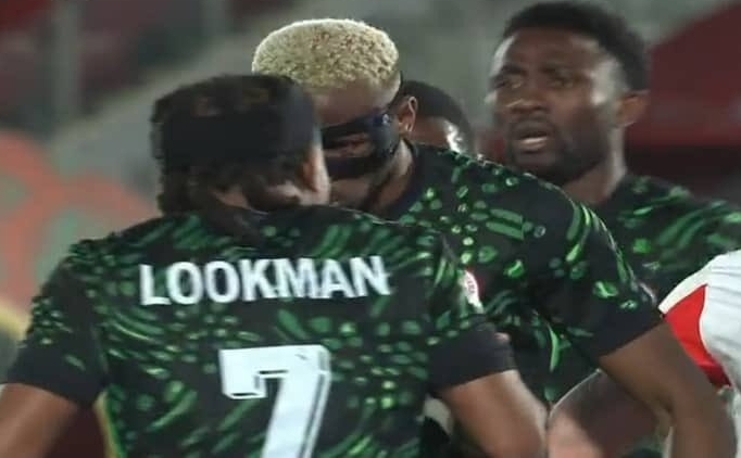 Osimhen ile Lookman aras�nda gerginlik ya�and�!