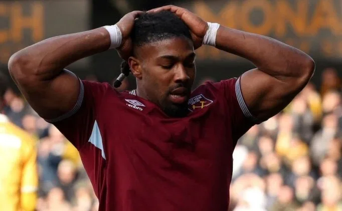 Premier Lig'de Adama Tarore'ye g�r�lmemi� yasak