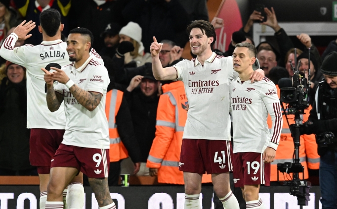 Arsenal sol �eritte: �st �ste 5. galibiyet