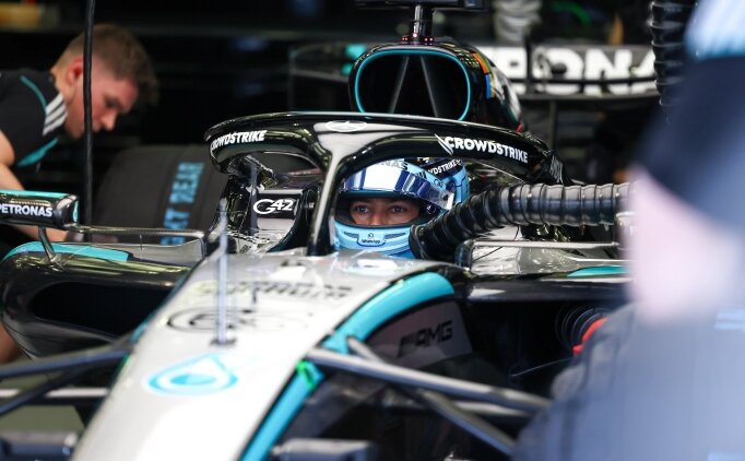 Sezonun ilk pole pozisyonu George Russell'�n