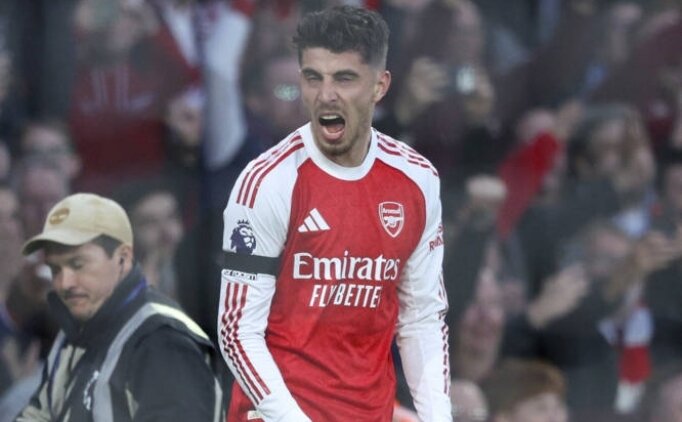 Arsenal, �ampiyonlu�a ko�uyor!