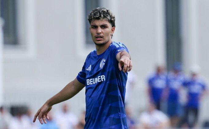 Schalke'de Mertcan Ayhan'a yeni s�zle�me