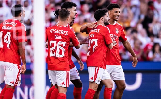 Benfica, Hearts kar��s�nda gol oldu ya�d�!