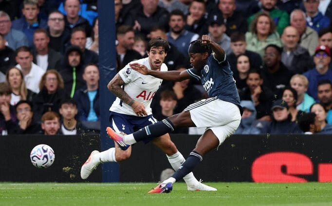 Newcastle, Tottenham'� eli bo� g�nderdi