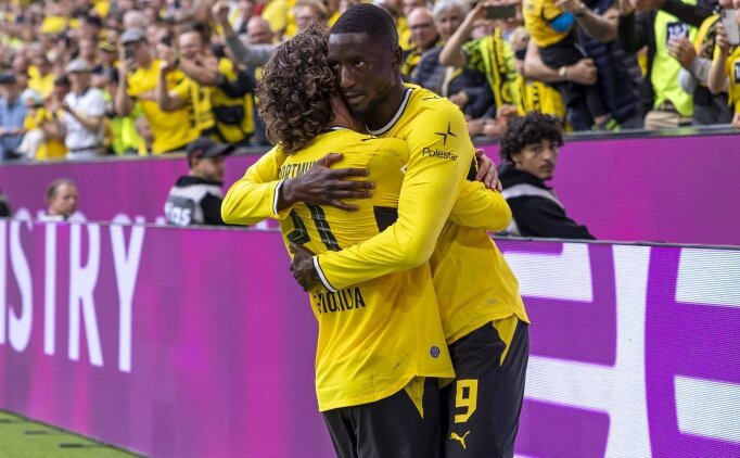Dortmund 3'te 3'le yoluna devam ediyor