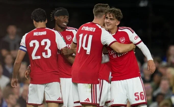 Arsenal, Ipswich deplasman�nda 4 golle turlad�