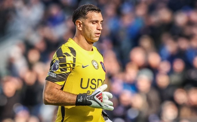 Emiliano Martinez'den k�t� haber!