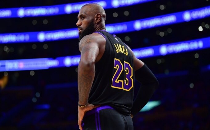 LeBron, gelecek karar�n� Lakers'�n arzusuna g�re �ekillendirecek