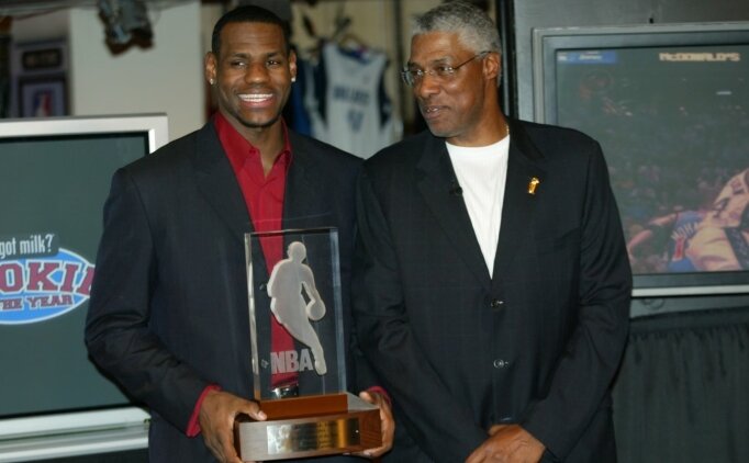 Julius Erving, LeBron James'i neden t�m zamanlar listesine almad�?