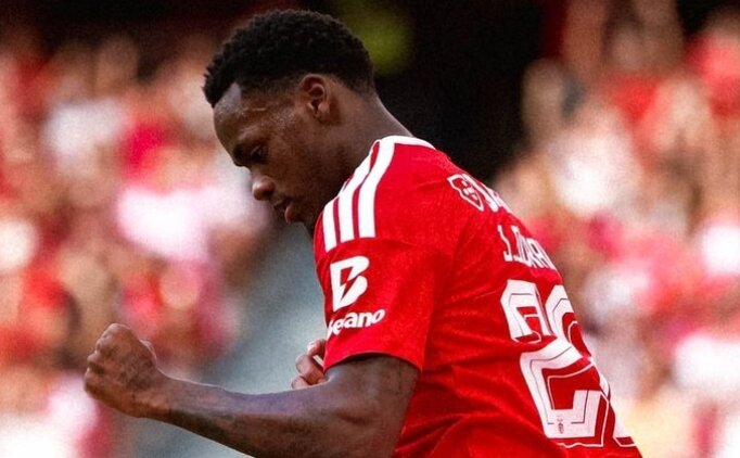 Benfica'da Jhon Duran ilk ma��nda fark yaratt�!