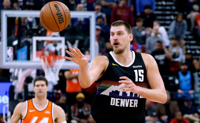 Jokic, efsanevi bir sezonla NBA tarihinde bir ilki ba�ard�!
