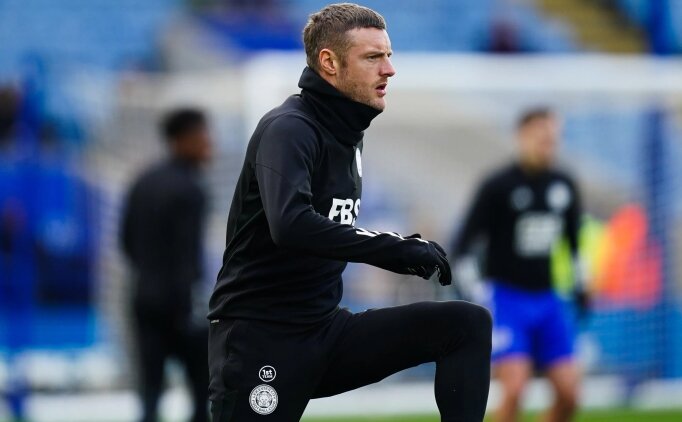 Burnley, Jamie Vardy'yi kadrosuna katt�!