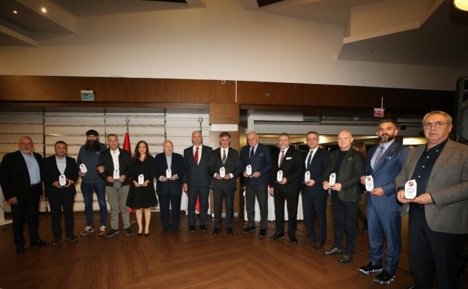 Kar��yaka camias�n� Cemil Tugay bulu�turdu