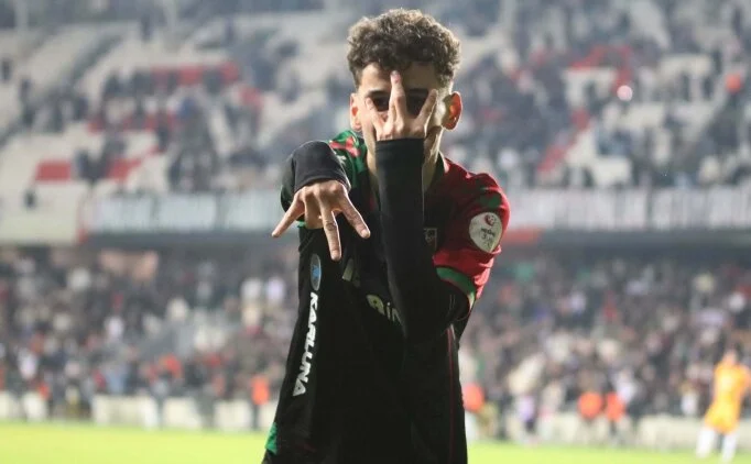 Kar��yaka, Maribor ile anla�t�; F.Bah�e ve Hull detay�