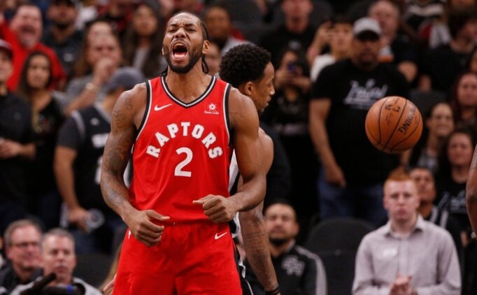Kawhi Leonard'�n Raptors'la kontrat uzatmas� bekleniyor