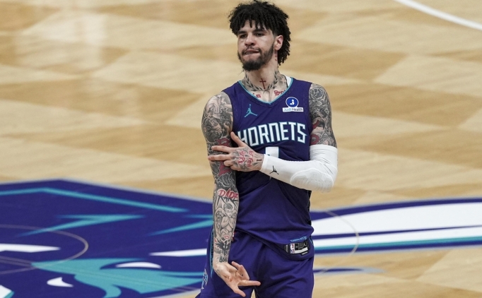 LaMelo Ball Charlotte'ta trafik kazas� ge�irdi, yaralanmad�