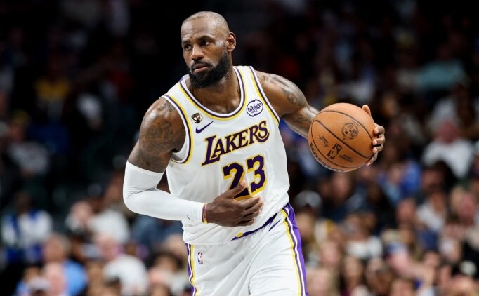 LeBron James'i ikna etmek isteyen tak�mlar sesli mesaj g�nderiyor