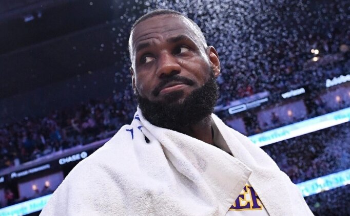 76ers, LeBron'u oyun kurucu pozisyonunda kullanmay� planl�yor