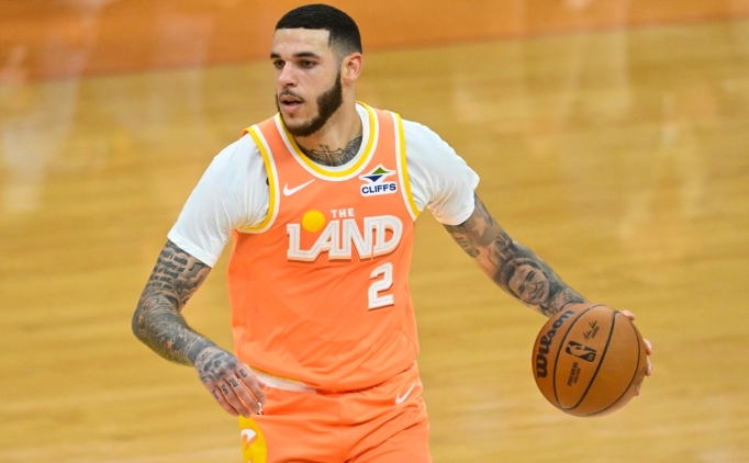 Cavaliers ile Hornets aras�nda Lonzo Ball takas� g�ndemde