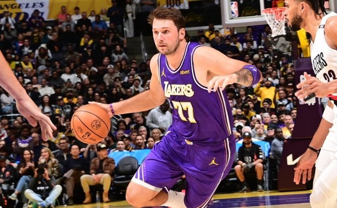 NBA'de Lakers, Luka Doncic'in 41 say� att��� ma�ta sezonun ilk ma�lubiyetini ald�