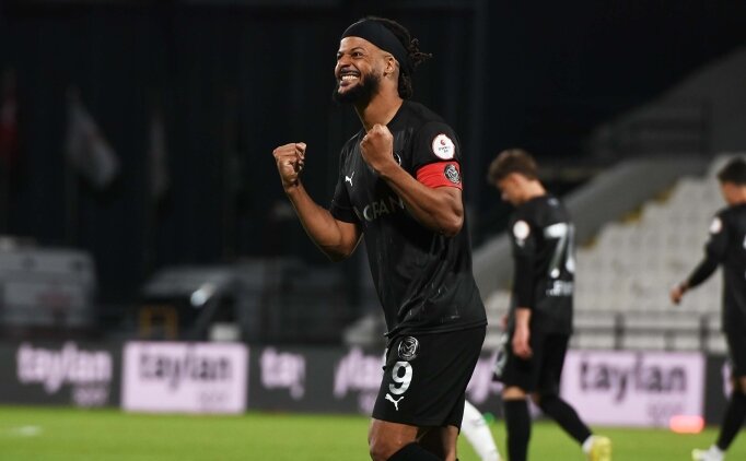 Manisa FK'da Lois Diony belirsizli�i s�r�yor