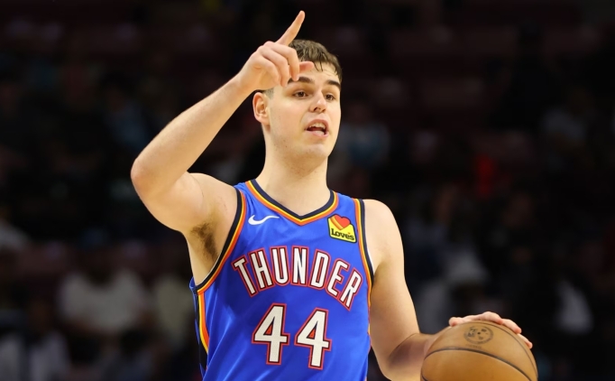 Nikola Topic, kanseri yenmesinin ard�ndan parkeye d�n�� yapt�!