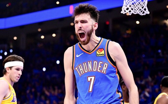 OKC ve Pistons, serilere galibiyetle ba�lad�