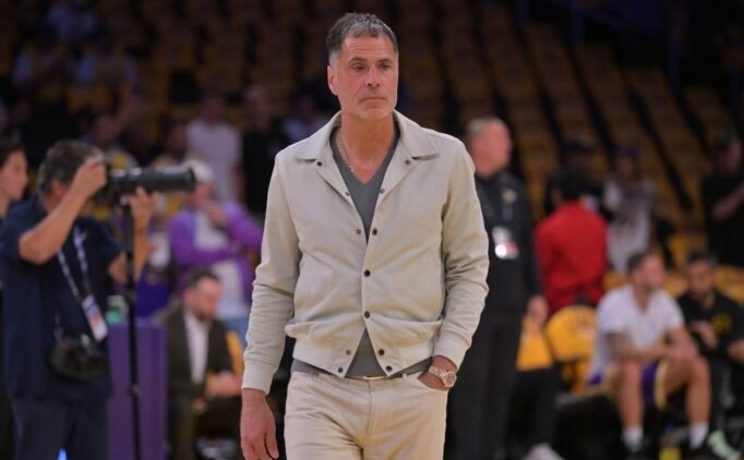 Lakers, Rob Pelinka'ya yard�mc� olmas� i�in 3 aday belirledi