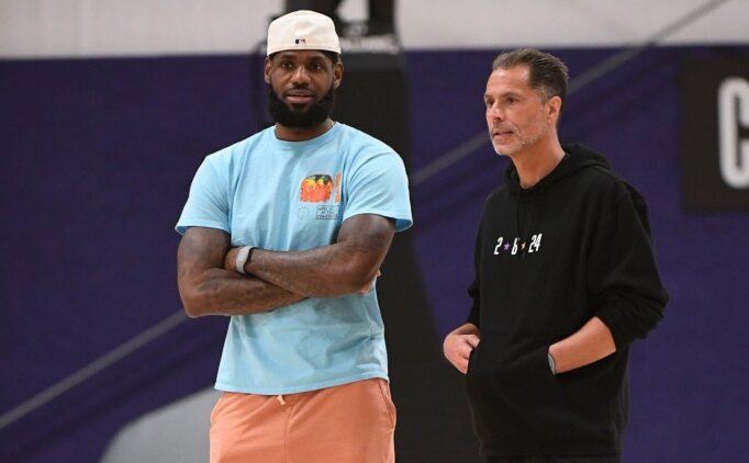 Lakers GM'i Pelinka: 'LeBron James d�nemine minnettar�z'