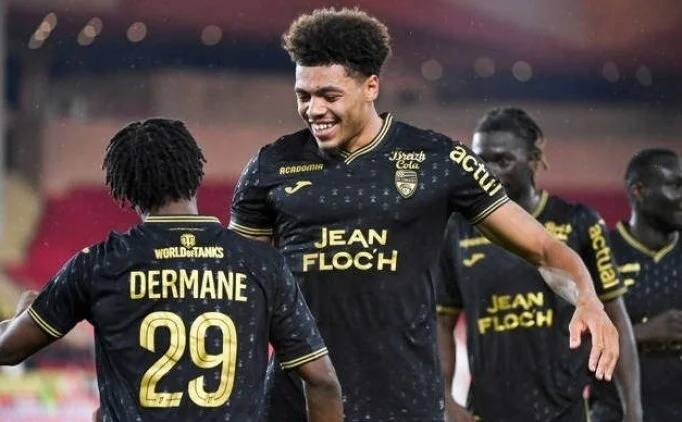 Lorient, deplasmanda Monaco'yu �� golle devirdi!