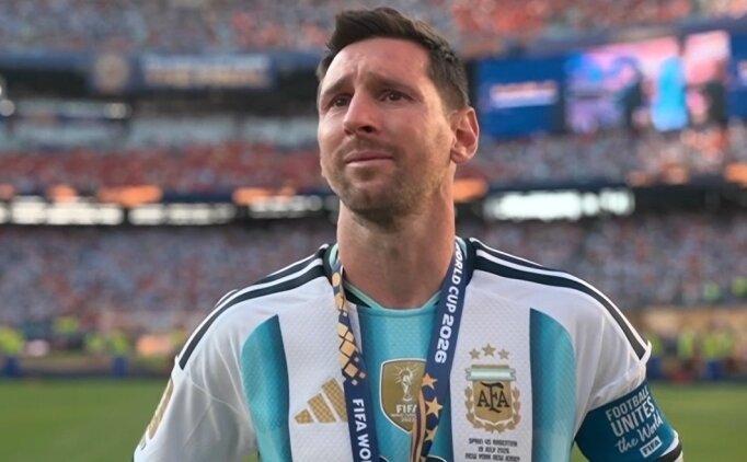 Messi g�zya�lar�n� tutamad�