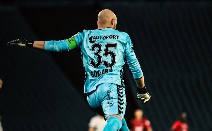Kocaelispor, kaleci G�khan De�irmenci'ye veda etti