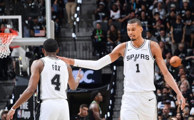 NBA'de Timberwolves'u farkl� yenen Spurs, seriyi 1-1 yapt�